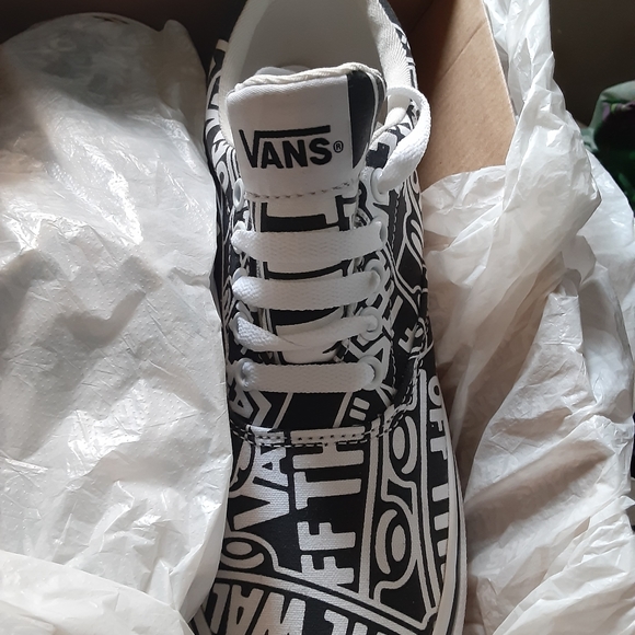 Vans - Picture 2 of 5